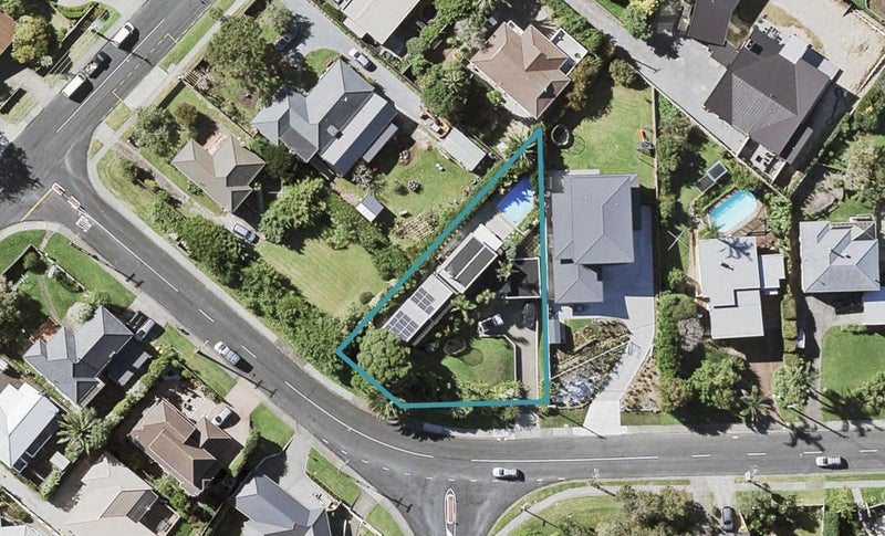 10 Churchill Road, Cockle Bay, Auckland - Carousel 1