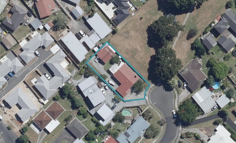 9 Bowen Place, St Andrews, Hamilton - Carousel 1