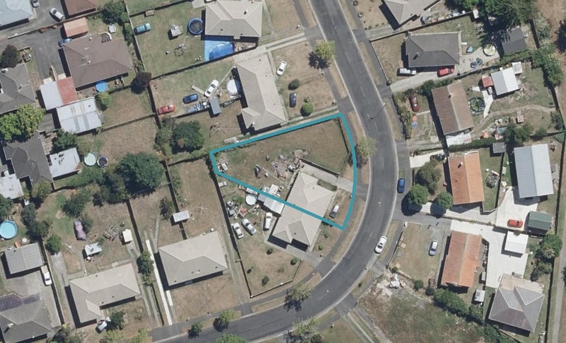 25 Sare Crescent, Fairfield, Hamilton - Carousel 1