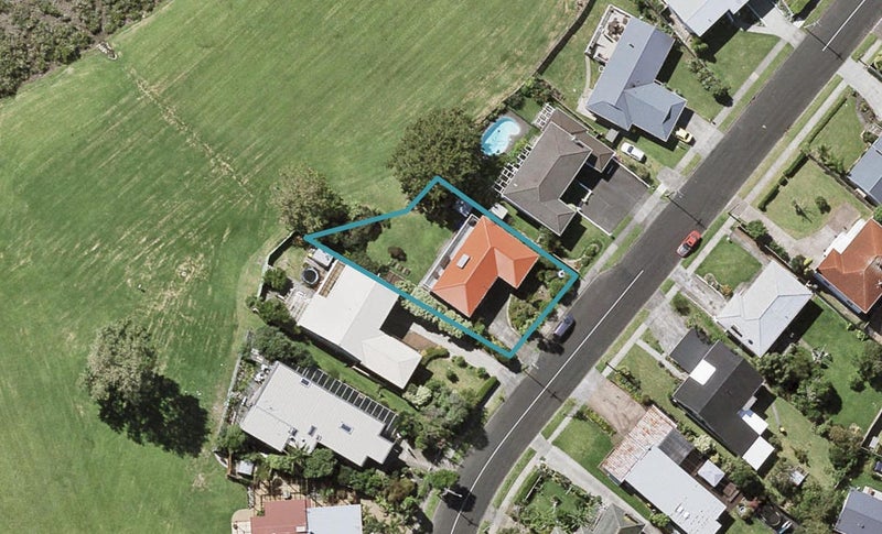 134 Tiraumea Drive, Pakuranga, Auckland - Carousel 1