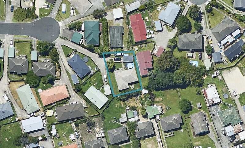16C Surrey Grove, Parkvale, Tauranga - Carousel 1