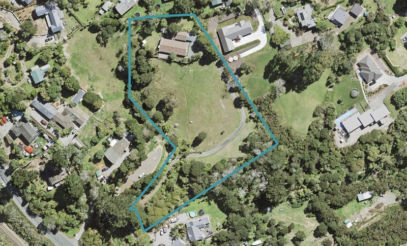 83 Waitakere Road, Waitakere, Auckland - Carousel 1