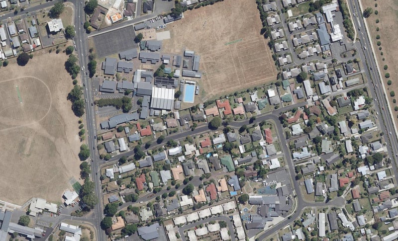 15 Scott Avenue, Hamilton East, Hamilton - Carousel 1