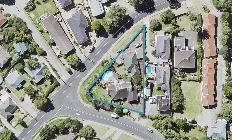 2/30 Glencoe Road, Browns Bay, Auckland - Carousel 1