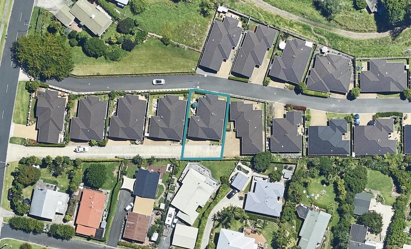 9 Darraghs Lane, Brookfield, Tauranga - Carousel 1