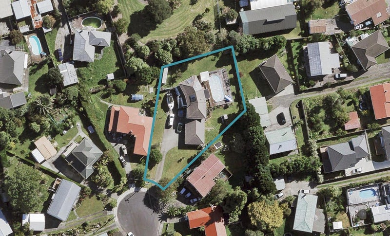 17 Gaede Terrace, Sunnyvale, Auckland - Carousel 1