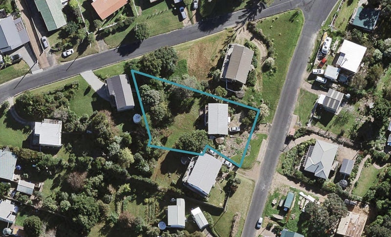 35 Wellington Road, Surfdale, Waiheke Island - Carousel 1