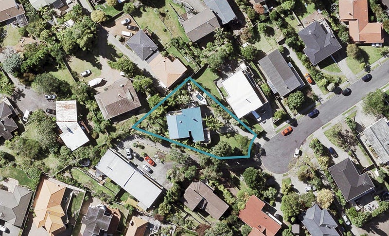 13 Valdese Rise, Browns Bay, Auckland - Carousel 1