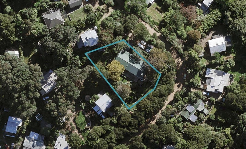 8 Hillside Road, Ostend, Waiheke Island - Carousel 1