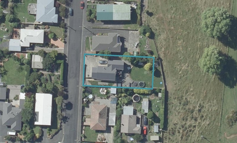 27 Christie Street, Abbotsford, Dunedin - Carousel 1