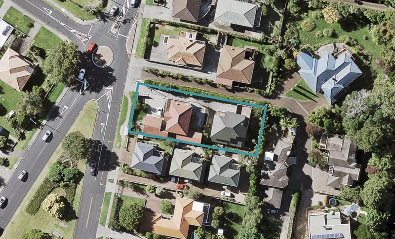 1/2 Minerva Terrace, Howick, Auckland - Carousel 1