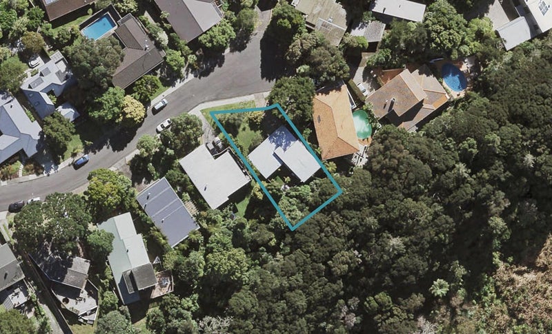 19 Learmonth Avenue, Birkenhead, Auckland - Carousel 1