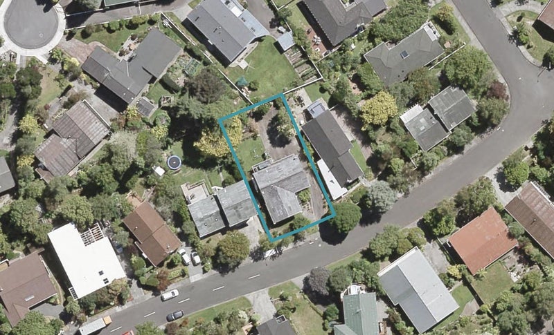 19 Chichester Drive, Pinehaven, Upper Hutt - Carousel 1