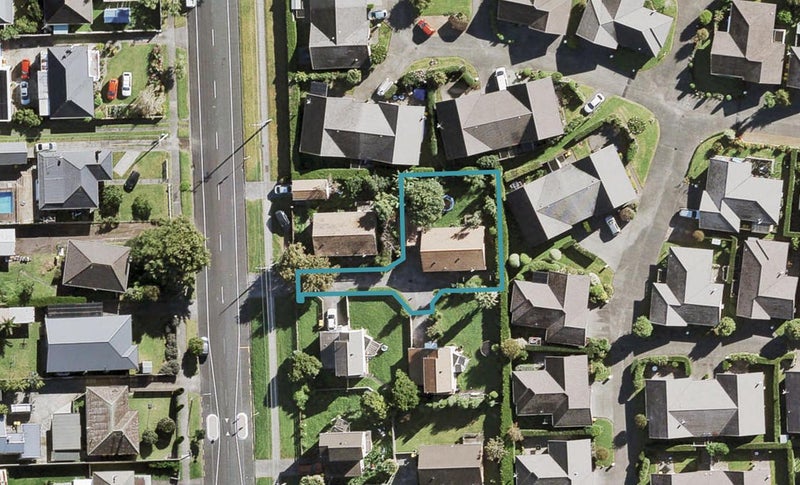 76 Beach Road, Te Atatu Peninsula, Auckland - Carousel 1