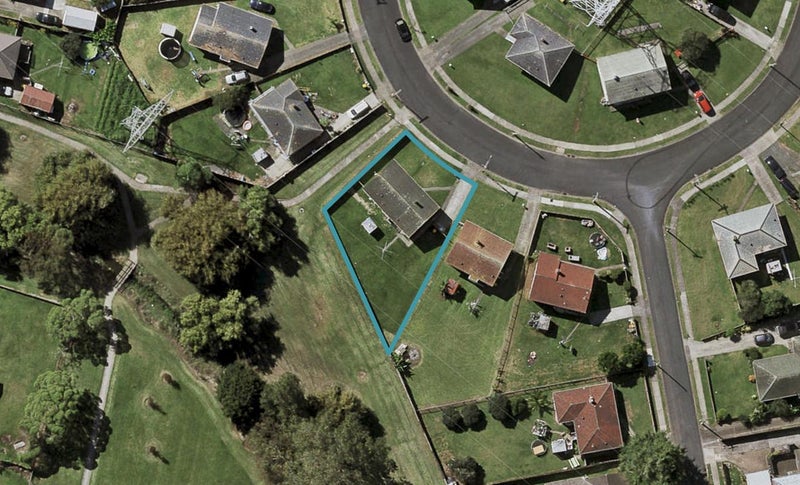 23 Featherston Crescent, Otara, Auckland - Carousel 1