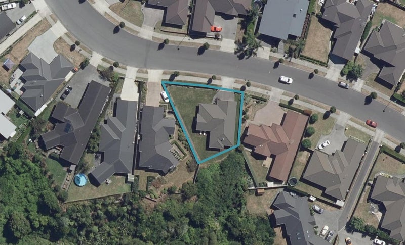 154 Saint James Drive, Huntington, Hamilton - Carousel 1