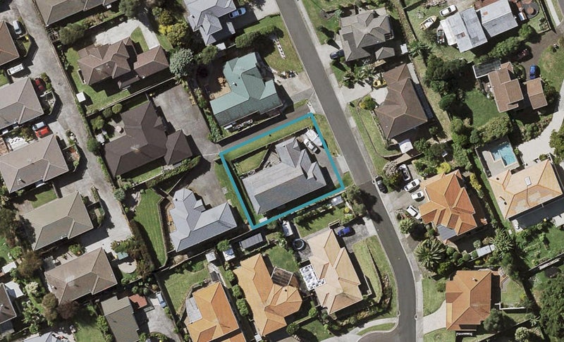22 Piper Place, Goodwood Heights, Auckland - Carousel 1