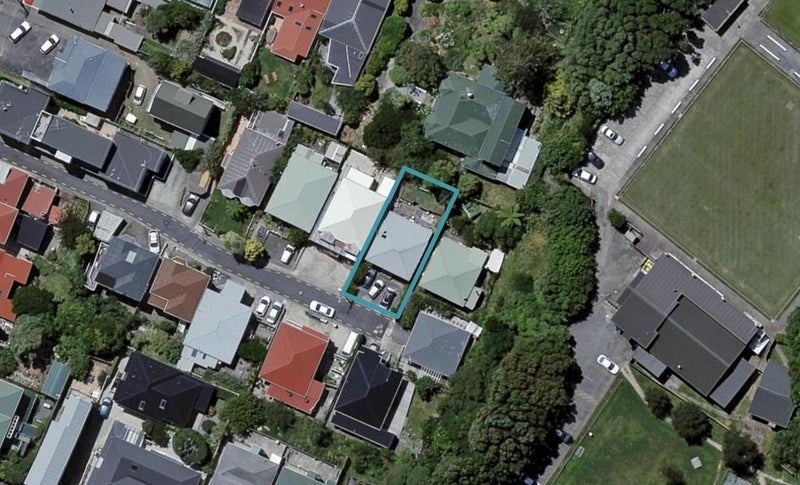 9 Rixon Grove, Mount Victoria, Wellington - Carousel 1