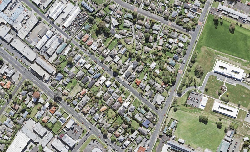 9 Netherlands Avenue, Kelston, Auckland - Carousel 1