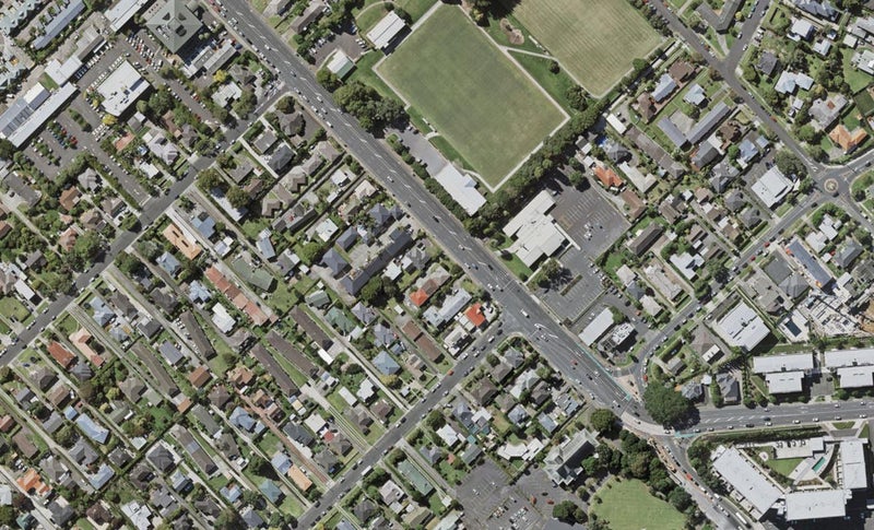 2/24 Taharoto Road, Takapuna, Auckland - Carousel 1