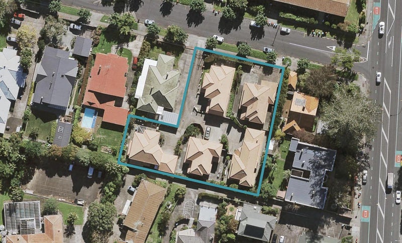 1/2 Epsom Avenue, Epsom, Auckland - Carousel 1