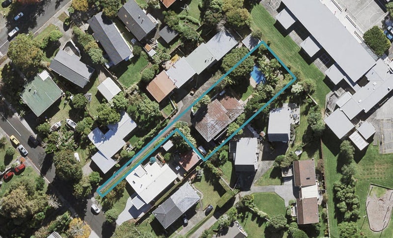 8 Gladys Avenue, Glenfield, Auckland - Carousel 1