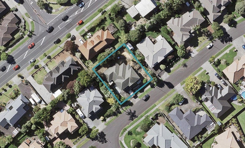 9 Artesia Close, Shamrock Park, Auckland - Carousel 1