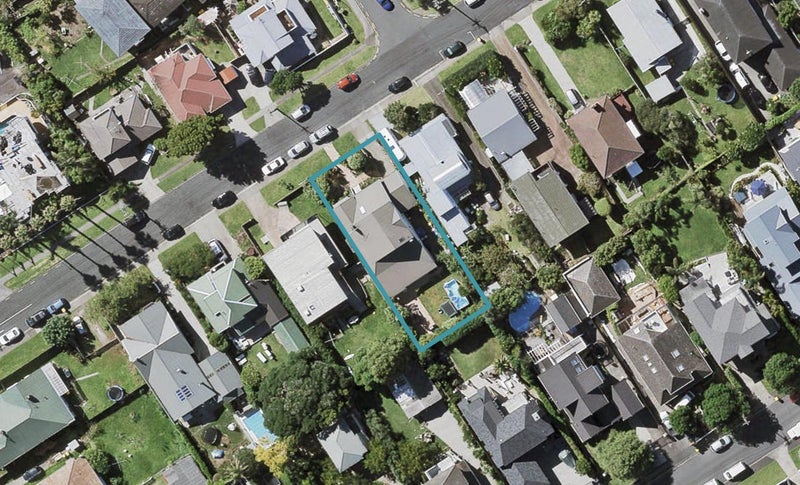 7 Rewiti Avenue, Takapuna, Auckland - Carousel 1