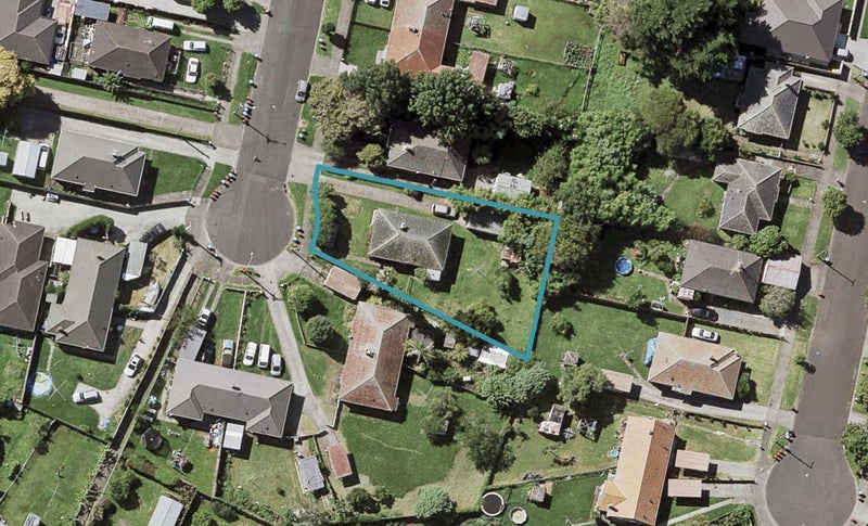36 Ropata Avenue, Point England, Auckland - Carousel 1
