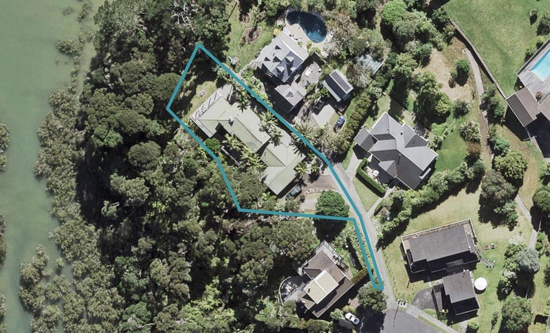 11 Awatahi Place, Greenhithe, Auckland - Carousel 1