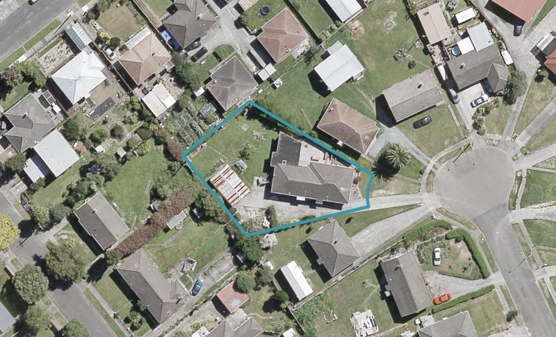 10 Puketapu Grove, Waiwhetu, Lower Hutt - Carousel 1