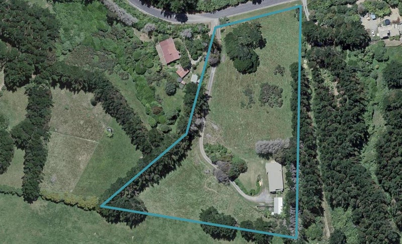 3 Hillcroft Road, Horokiwi, Wellington - Carousel 1