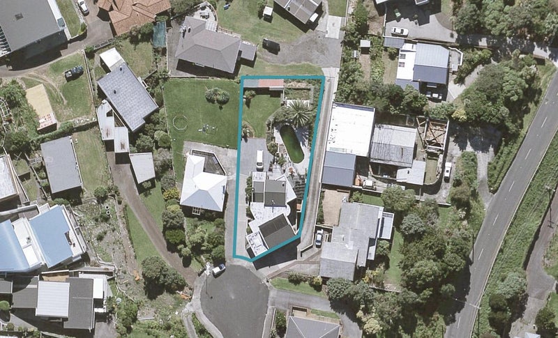 11 Catherine Crescent, Moturoa, New Plymouth - Carousel 1
