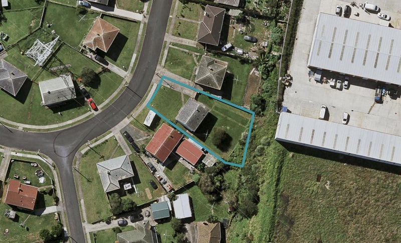 33 Featherston Crescent, Otara, Auckland - Carousel 1