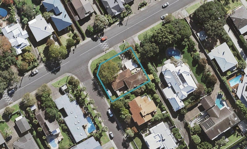 25 Maritime Terrace, Birkenhead, Auckland - Carousel 1