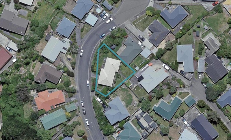 32 Turville Crescent, Newlands, Wellington - Carousel 1