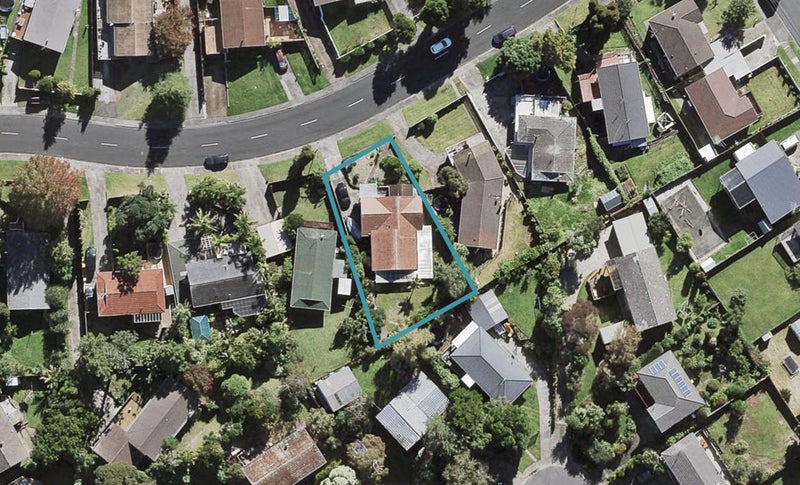 10 Contessa Drive, Glenfield, Auckland - Carousel 1
