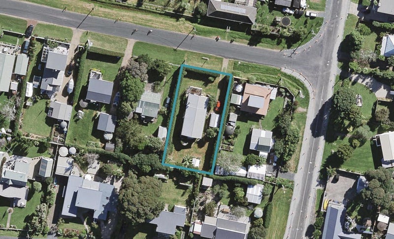 31 Rata Street, Oneroa, Waiheke Island - Carousel 1