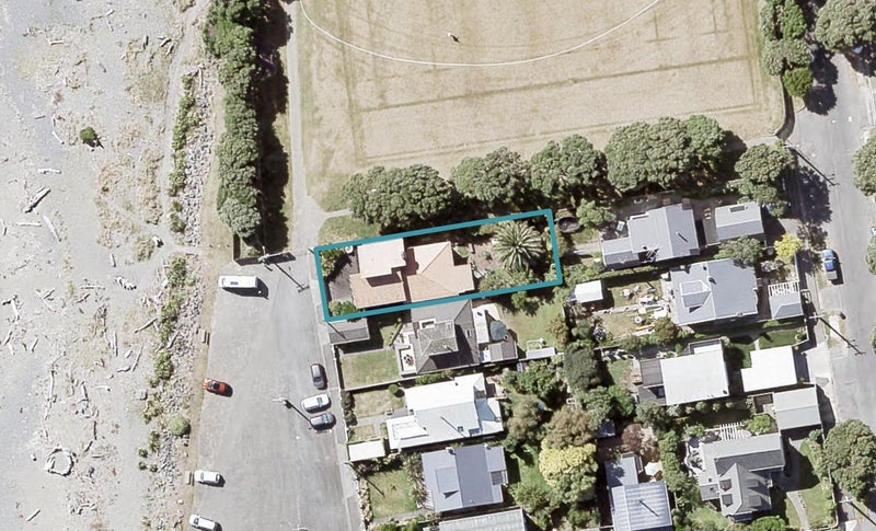 28 Maire Street, Eastbourne, Lower Hutt - Carousel 1