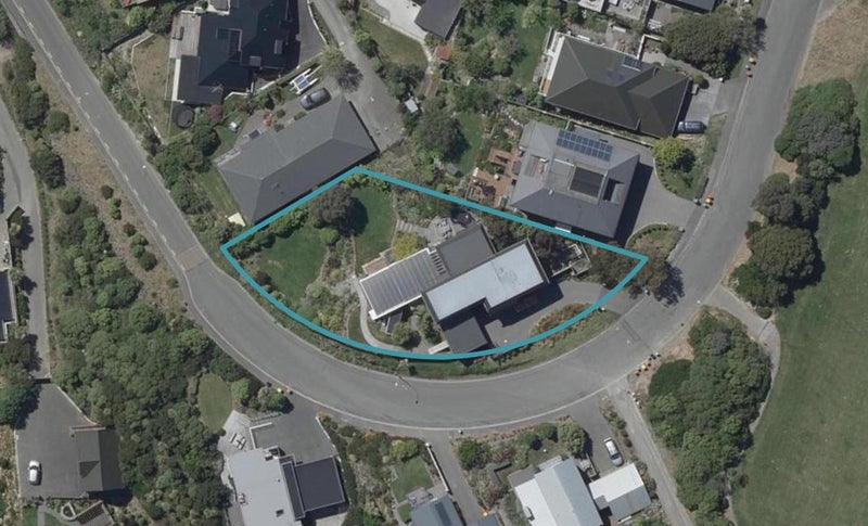 225 Cannon Hill Crescent, Mount Pleasant, Christchurch - Carousel 1