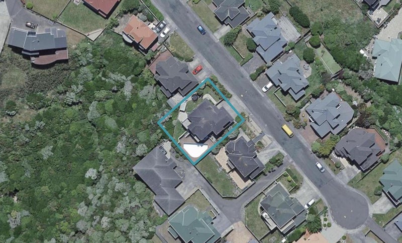 8 Bennett Grove, Newlands, Wellington - Carousel 1
