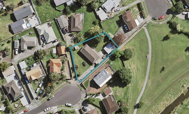 32 McQuarrie Avenue, Wattle Downs, Auckland - Carousel 1