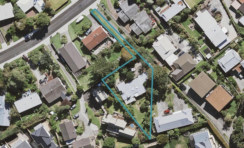 35 Shanaway Rise, Hillcrest, Auckland - Carousel 1