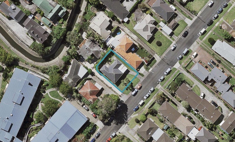 8 Napoleon Avenue, Milford, Auckland - Carousel 1