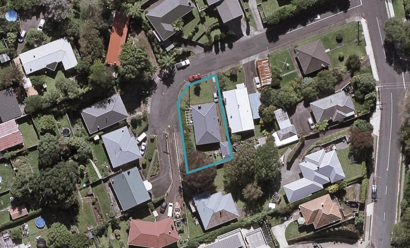 5 Taunton Place, Lynmouth, New Plymouth - Carousel 1