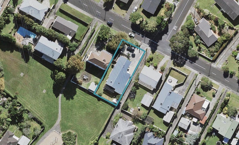 23 Lyndhurst Road, Te Atatu South, Auckland - Carousel 1