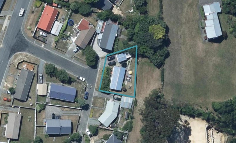 7 Bight Place, Whitby, Porirua - Carousel 1