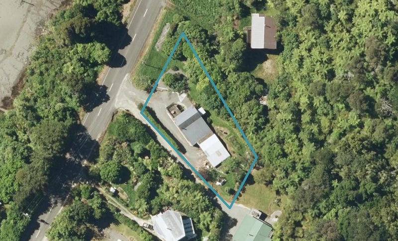 1718 Queen Charlotte Drive, Picton - Carousel 1