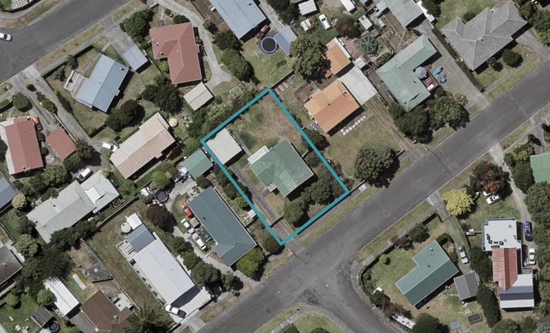 14 Hicks Crescent, Waikanae Beach, Waikanae - Carousel 1