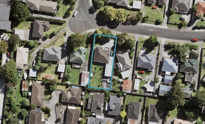 27 Te Kanawa Crescent, Henderson, Auckland - Carousel 1